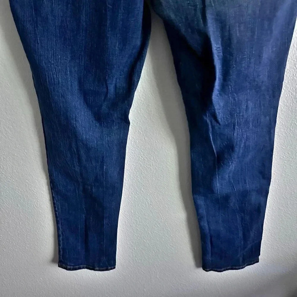 TORRID | Distressed Boyfriend Jeans High Rise Medium Wash | Size 12 - Picture 5 of 9